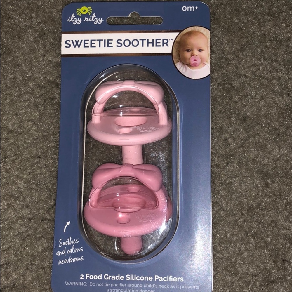 Itzy ritzy sweetie soother
